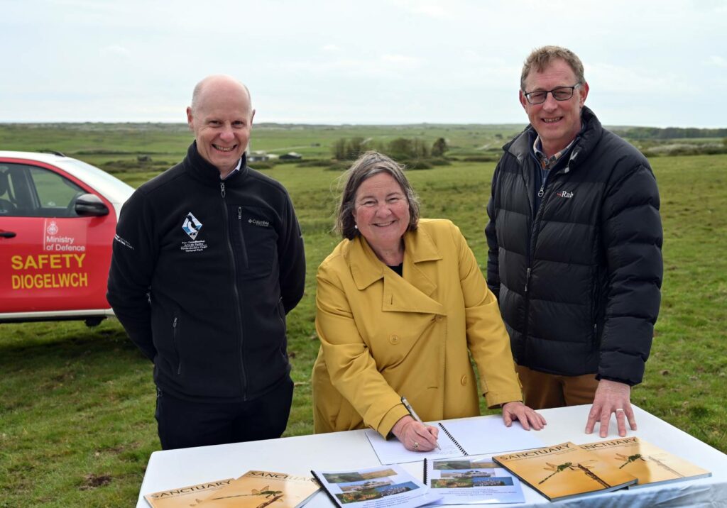 Clare Pillman, Chief Executive of NRW, signing the agreement, alongside Tegryn Jones, Chief Executive of Pembrokeshire Coast National Park Authority (left) and DIO Principal Environmental Manager, Richard Brooks, (right).